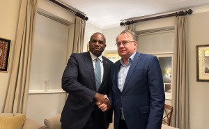 Nermin Nikšić objavio fotografije sa večere sa Davidom Lammyjem: Evo ko je sve bio prisutan