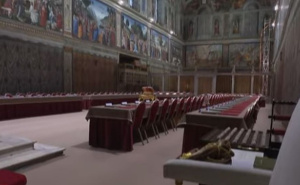 Sve spremno za konklavu u Vatikanu: Evo kako izgleda Sikstinska kapela uoči izbora novog pape