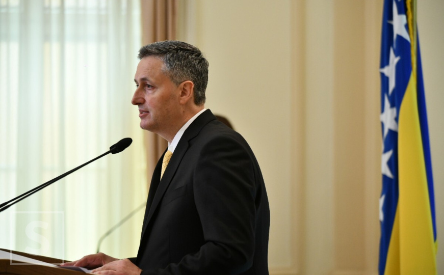 Denis Bećirović: 'Ne smijemo podcijeniti opasnost koja se nadvila nad BiH, imamo podršku UK'