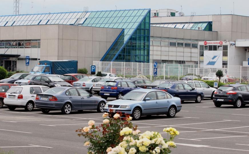 Odluka stupila na snagu: Pojeftinio parking na aerodromu u ovom bh. gradu