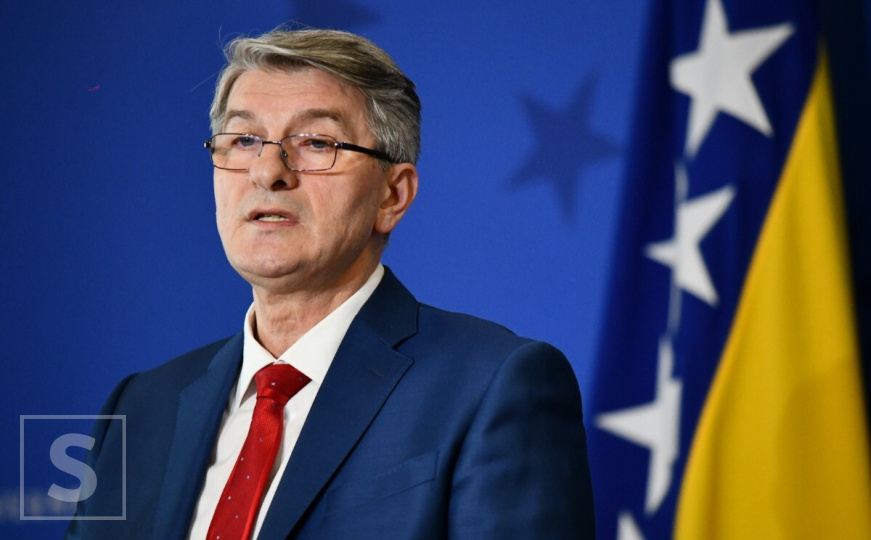 Mehmedović upozorava Čovića: 'Ako HDZ nastavi biti živi štit Dodika, završit će kao on'