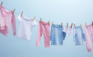 Savršen vodič za roditelje: Kako ukloniti mrlje od trave s dječije odjeće