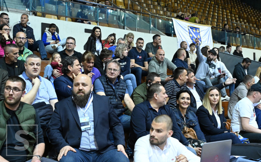 Počela utakmica BiH - Island: Pogledajte ko od političara sa tribina bodri naše rukometaše