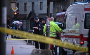 Nesreća u Sarajevu: 89-godišnji vozač jurio pa izgubio kontrolu nad vozilom i zabio se u zid kuće