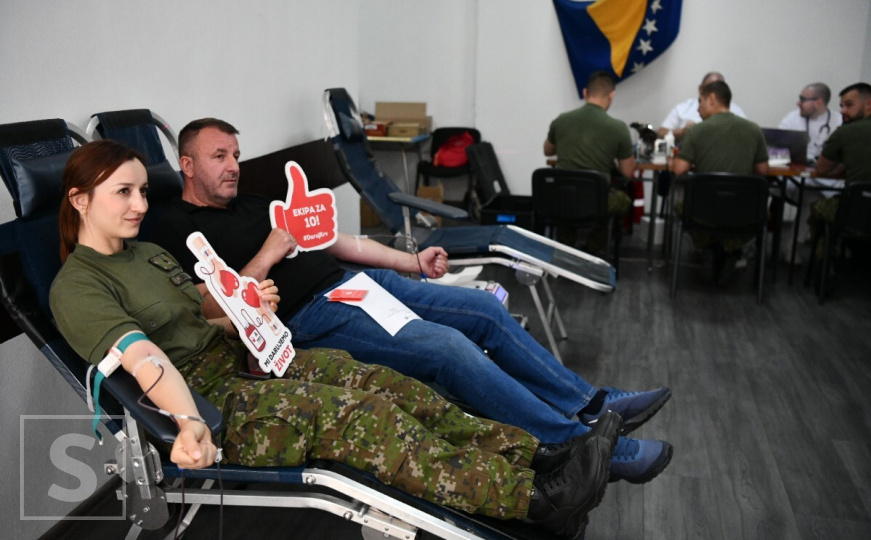 U organizaciji Crvenog križa: Vojnici EUFOR-a darovali krv u Novom Sarajevu, evo šta su poručili