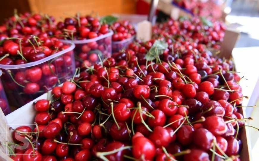 Skuplje i od mesa: Kilogram trešanja u ovom bh. gradu košta i do 25 KM. Građani ogorčeni