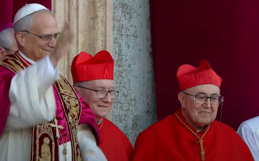 Velika čast za BiH: Vrhbosanski kardinal Vinko Puljić na balkonu sa novim papom Lavom XIV