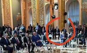 Kao da su neželjeni gosti gazde Putina: Vučić i Dodik u zadnjim redovima na večeri u Moskvi