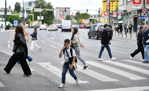 Na ulicama glavnog grada: Kratki rukavi, sladoled… i bježanje od pljuska