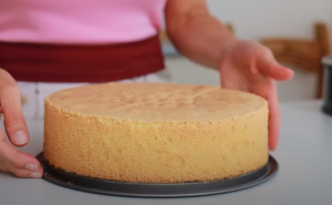 Poslastičar otkrio tajnu savršenog biskvita: Sočan, vazdušast i bez mrvljenja nakon pečenja