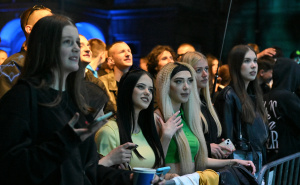 Mladi uživali u koncertu na otvorenom: Zabavljali ih reper Stoposto, Artan Lili, Ida Prester...