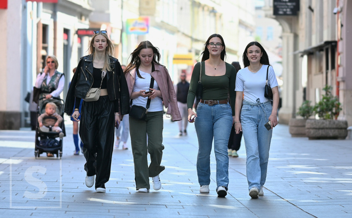 Proljetna nedjelja: Ulice Sarajeva pune šetača, pogledajte šta smo zabilježili