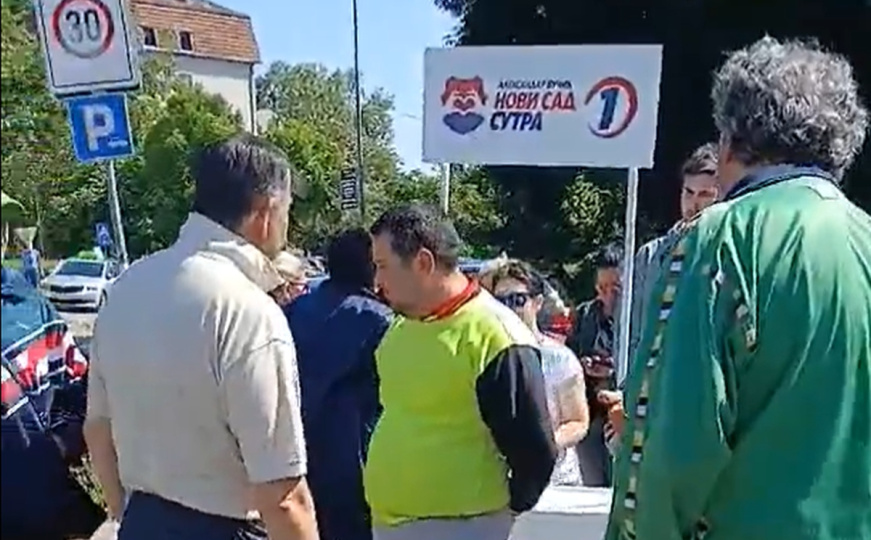 Novosađani protjerali Vučićeve naprednjake s ulice: 'Sramota nas je'