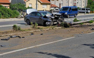 Saobraćajna nesreća u Mostaru: Učestvovali BMW i Mercedes, jedna osoba povrijeđena