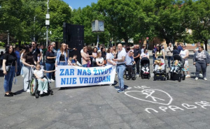 Protesti u Banjoj Luci: Roditelji djece s poteškoćama primaju 350 KM manje nego u FBiH