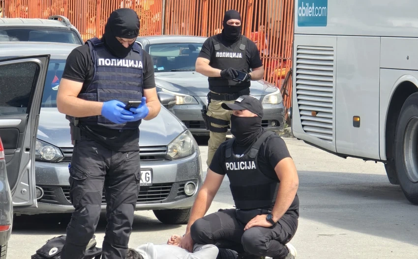 Pogledajte trenutak hapšenja: Ovako su pali pripadnici kriminalne grupe u Novom Pazaru