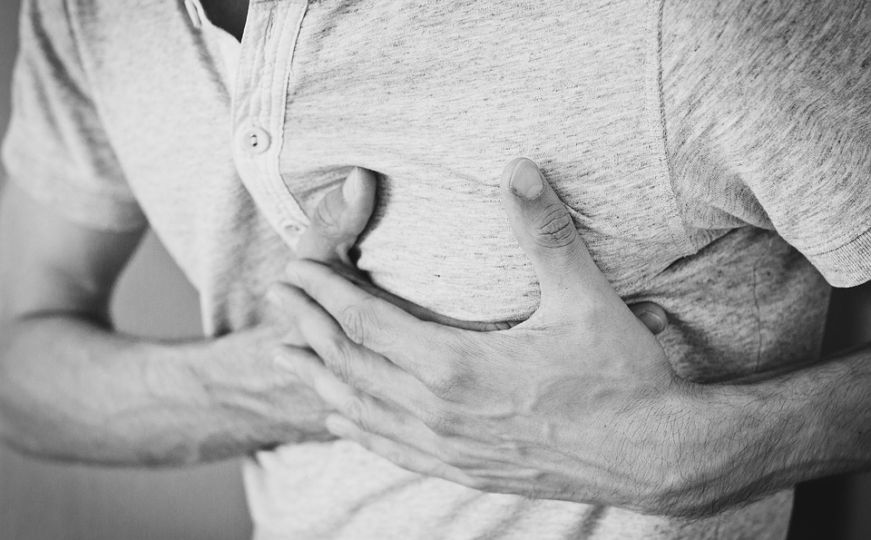 Koja ruka boli pred infarkt? Prepoznajte ovaj simptom koji vam može spasiti život