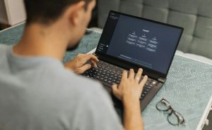 Važno upozorenje za sve koji koriste ChatGPT: Ovih 7 stvari nikad mu nemojte otkriti