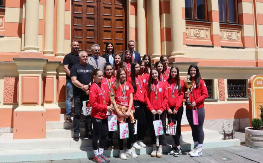 Pionirke ŽOK "Bimal-Jedinstvo" proslavile titulu prvakinja uz podršku gradonačelnika Milića