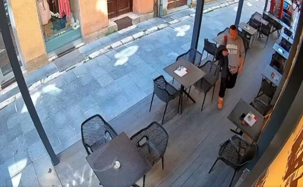 Ukrao mobitel u Sarajevu: Prepoznajete li lopova sa snimka?