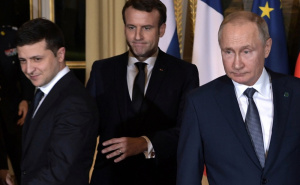 Napeta atmosfera bez kontakta očima: Ovako je izgledao jedini susret Putina i Zelenskog