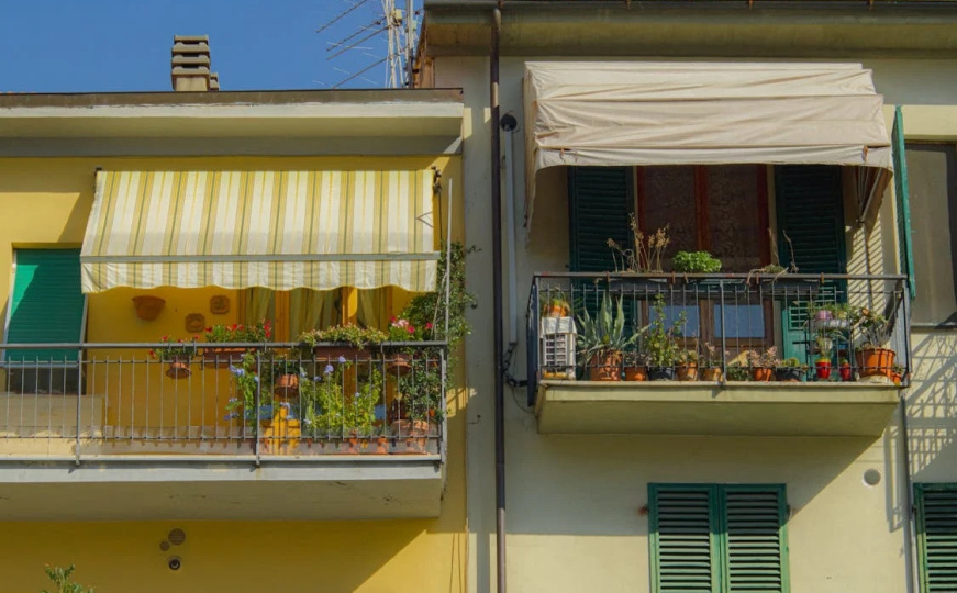 Kako transformirati mali balkon u zeleni raj: Savjeti za uzgoj bilja i povrća na terasi