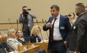 Burno u NSRS: Vukanović tražio odgovor ko mu je zapalio automobil, Stevandić mu oduzeo riječ