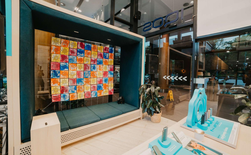 IQOS u Sarajevu predstavio povod inovativne saradnje s Markom Feherom u okviru platforme Curious X