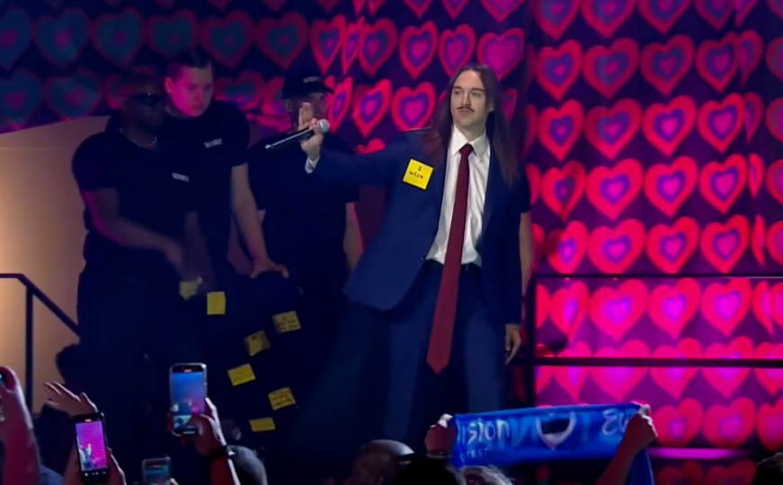 Estonac na Eurosongu nosio sako s porukama: Jedna je poznata sa protesta u Srbiji