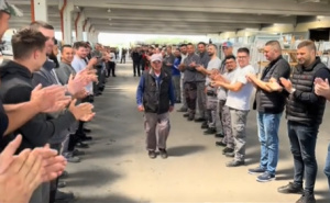 Snimak o kojem priča cijela BiH: Pogledajte kako su kolege ispratile Asima u penziju
