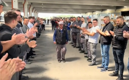 Snimak o kojem priča cijela BiH: Pogledajte kako su kolege ispratile Asima u penziju