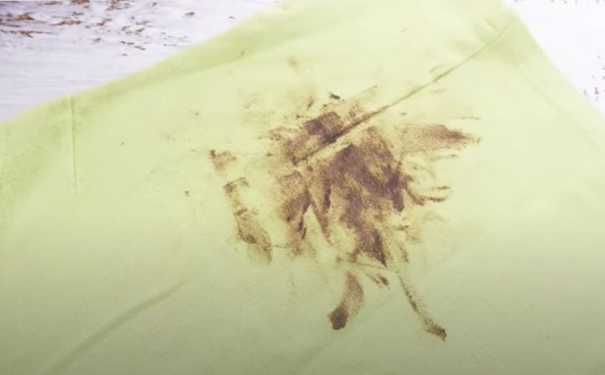 Jednostavno i jeftino: Uklonite mrlje sa odjeće i tepiha koristeći ovo