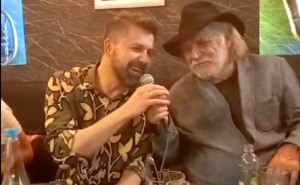 Holivudska legenda u Sarajevu: Rade Šerbedžija zapjevao s Amelom Ćurićem, oduševili publiku