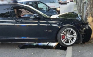 Nova nesreća u BiH: BMW-om se zabio u drvo, ima povrijeđenih