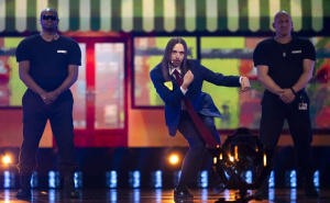 Predstavnik Estonije na Eurosongu oduševio studente iz Srbije: Pružio im podršku na neobičan način