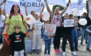 Protest u Sarajevu: Radnici trgovina se na ulici bore za očuvanje neradne nedjelje