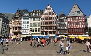 Vidjeli ste crnu vrećicu na stablu u Njemačkoj? Ni slučajno nemojte dirati ili prilaziti