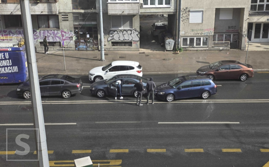 Vozači, oprez: Udes u Sarajevu, učestvovala tri automobila