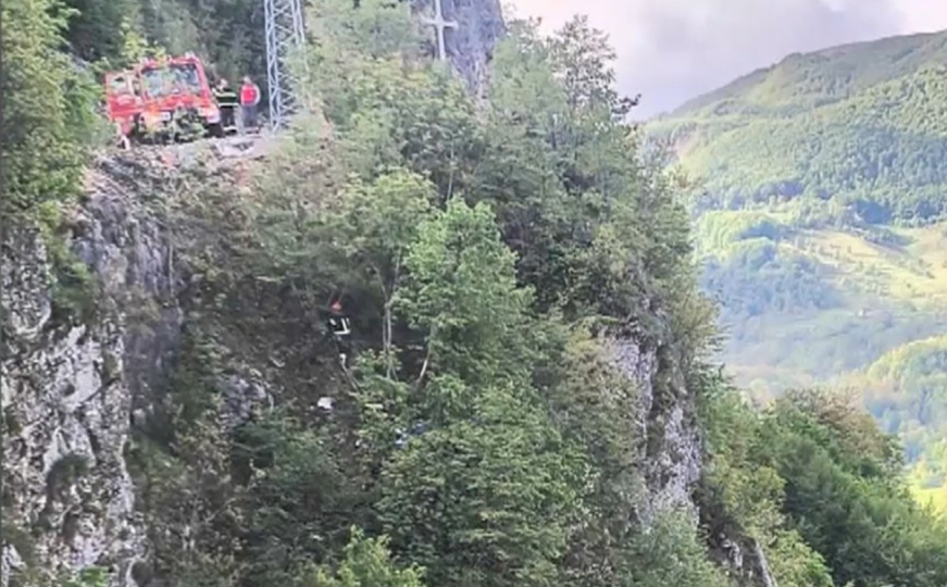 Čudo kod Šavnika: Muškarac 12 sati visio iznad litice, spašen hrabrom akcijom vatrogasaca