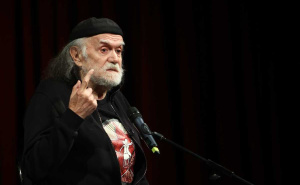 O zemlji koje više nema: Josip Pejaković na sceni NPS-a izveo "Tugoslaviju"