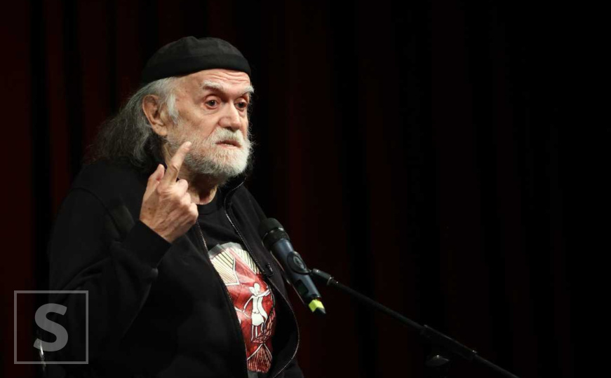 O zemlji koje više nema: Josip Pejaković na sceni NPS-a izveo "Tugoslaviju"
