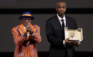 Emotivan trenutak u Cannesu: Spike Lee uručio Zlatnu palmu svom "bratu" Denzelu Washingtonu
