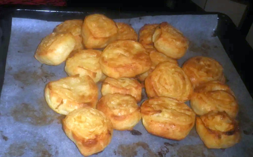 Jednostavno, brzo i jeftino: Recept za pitice sa sirom