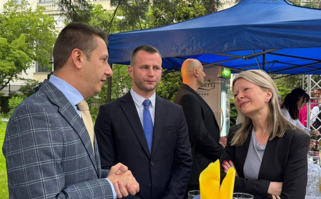 Novi skandal u režiji Dodikovih pulena: Predstavnici RS napustili prijem zbog govora ambasadora