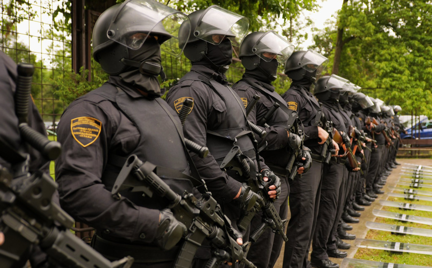 Povećana sigurnost u KPZ Zenica: Održana smotra zatvorske policije, direktor Isak zadovoljan