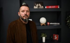 Promocija knjige Dragana Bursaća u Zagrebu: Prijedorska bijela traka crnja je od svakog mraka
