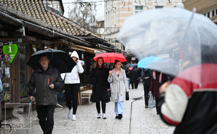 Tmurni oblaci nad BiH: Spremite kišobrane - najavljeni pljuskovi i grmljavina širom zemlje