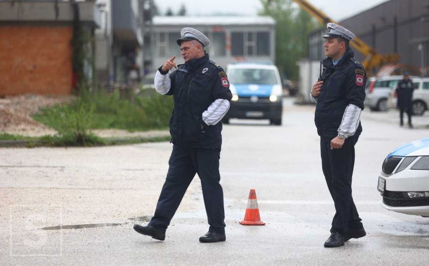 Nakon zastrašujuće poruke u učionici: Policajci pred školom u Istočnom Sarajevu