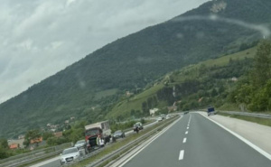 Nesreća na autoputu u BiH: Saobraćaj se odvija jednom trakom, ima povrijeđenih