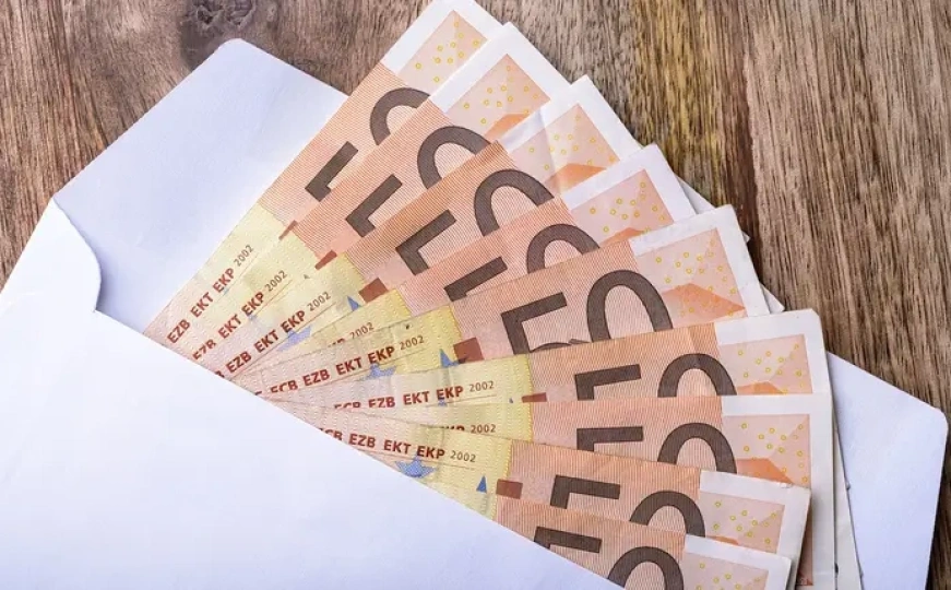 Nevjerovatno: Mladencima na svadbi u Srbiji dao lažnih 500 eura, pa od njih tražio kusur